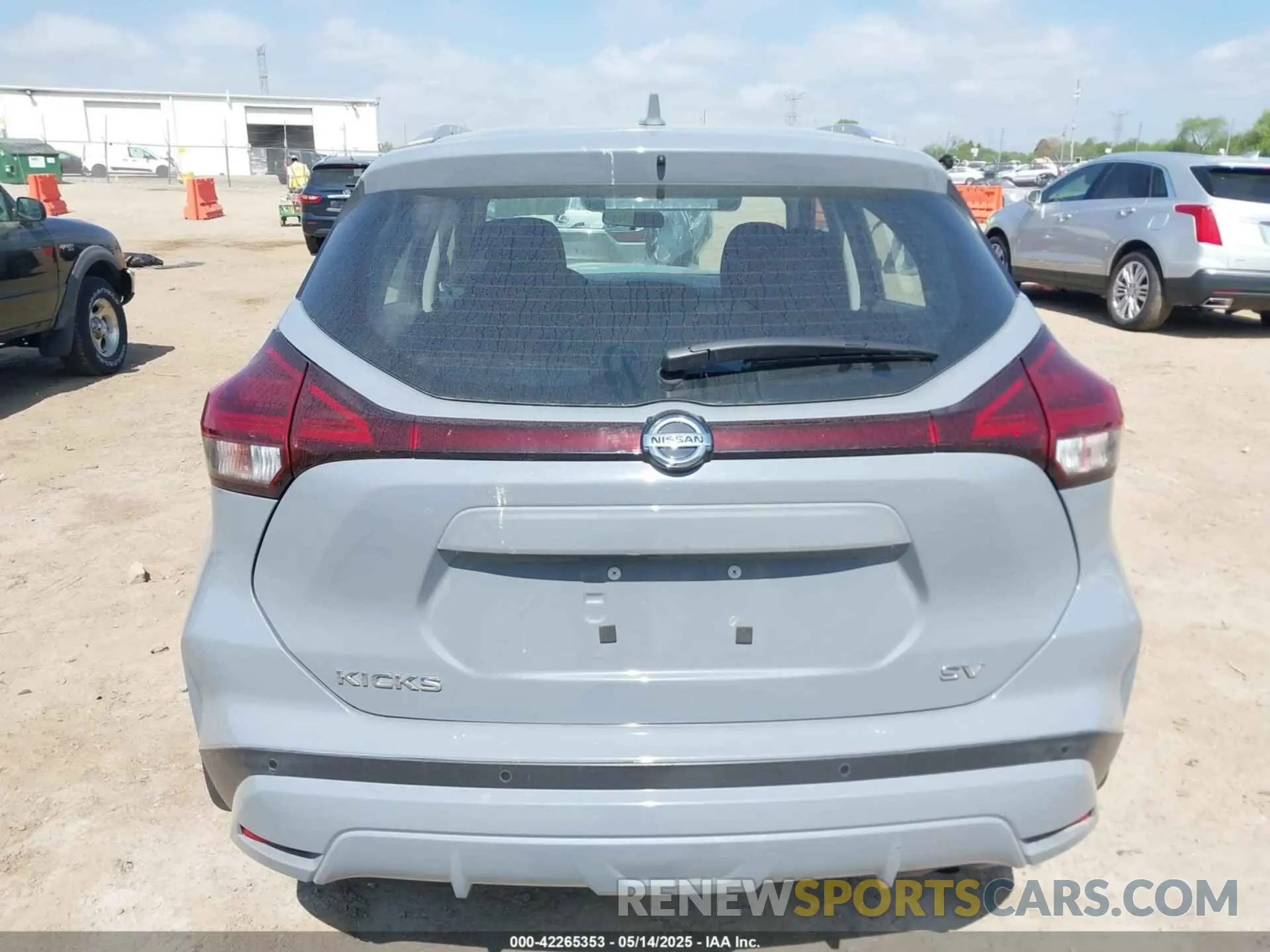16 Photograph of a damaged car 3N1CP5CV2ML522086 NISSAN KICKS 2021