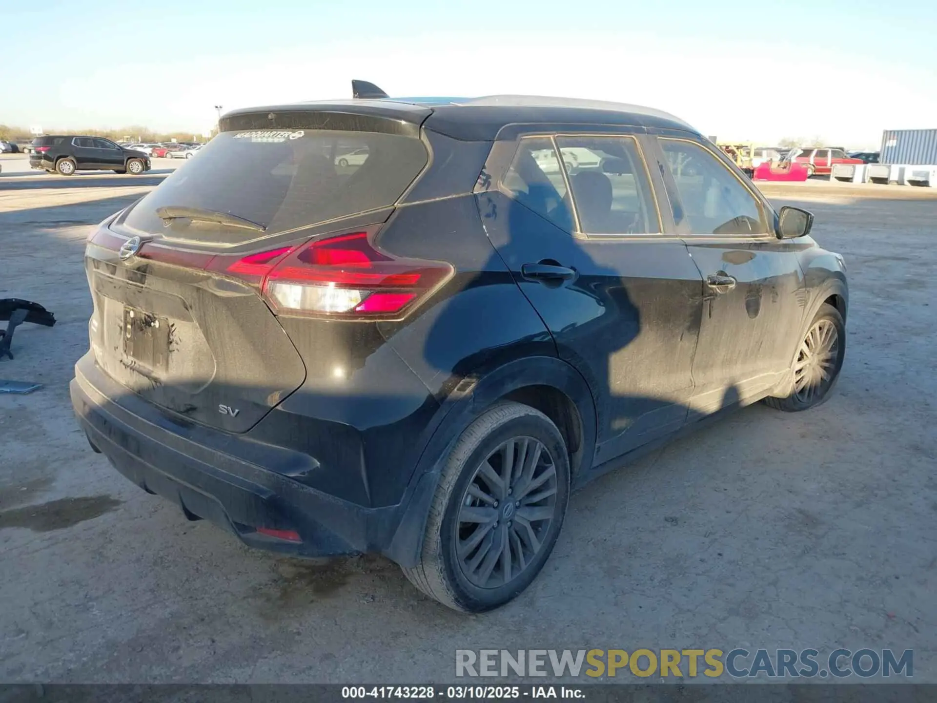 4 Photograph of a damaged car 3N1CP5CV2ML562636 NISSAN KICKS 2021