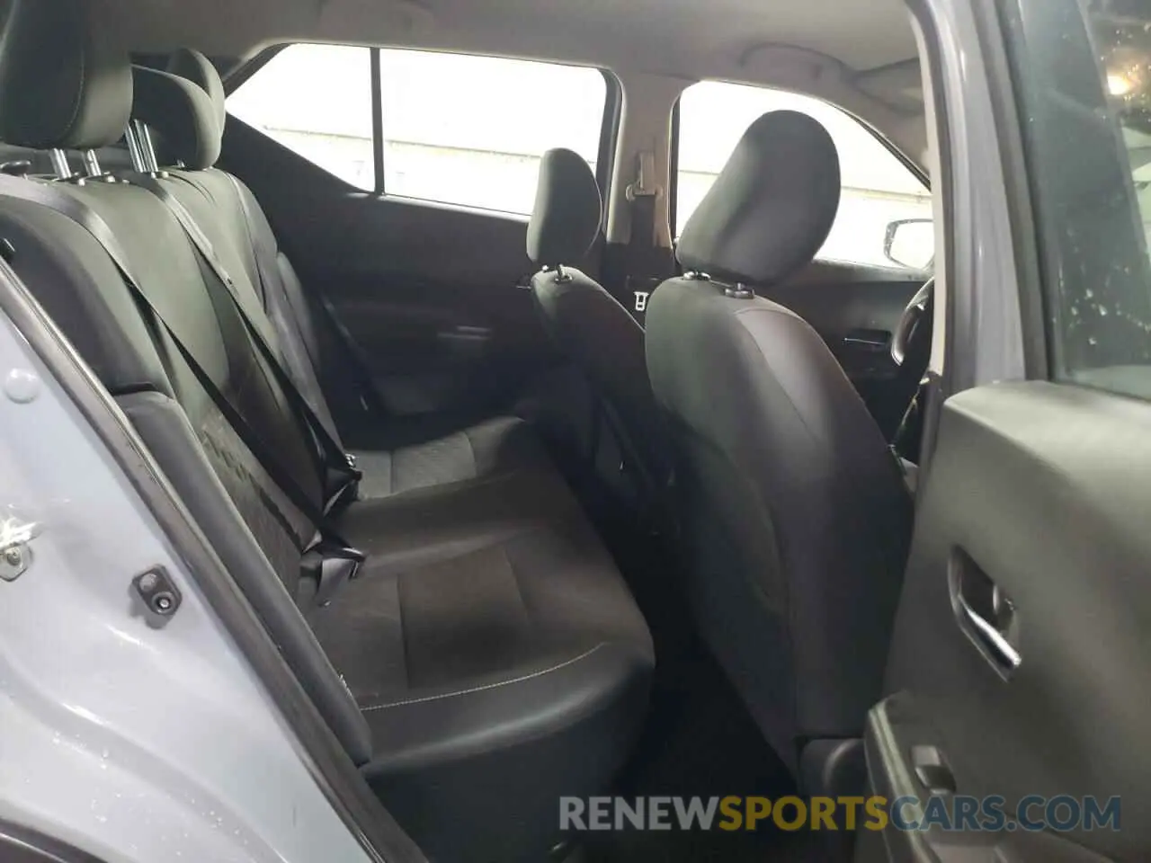 10 Photograph of a damaged car 3N1CP5CV3ML480334 NISSAN KICKS 2021