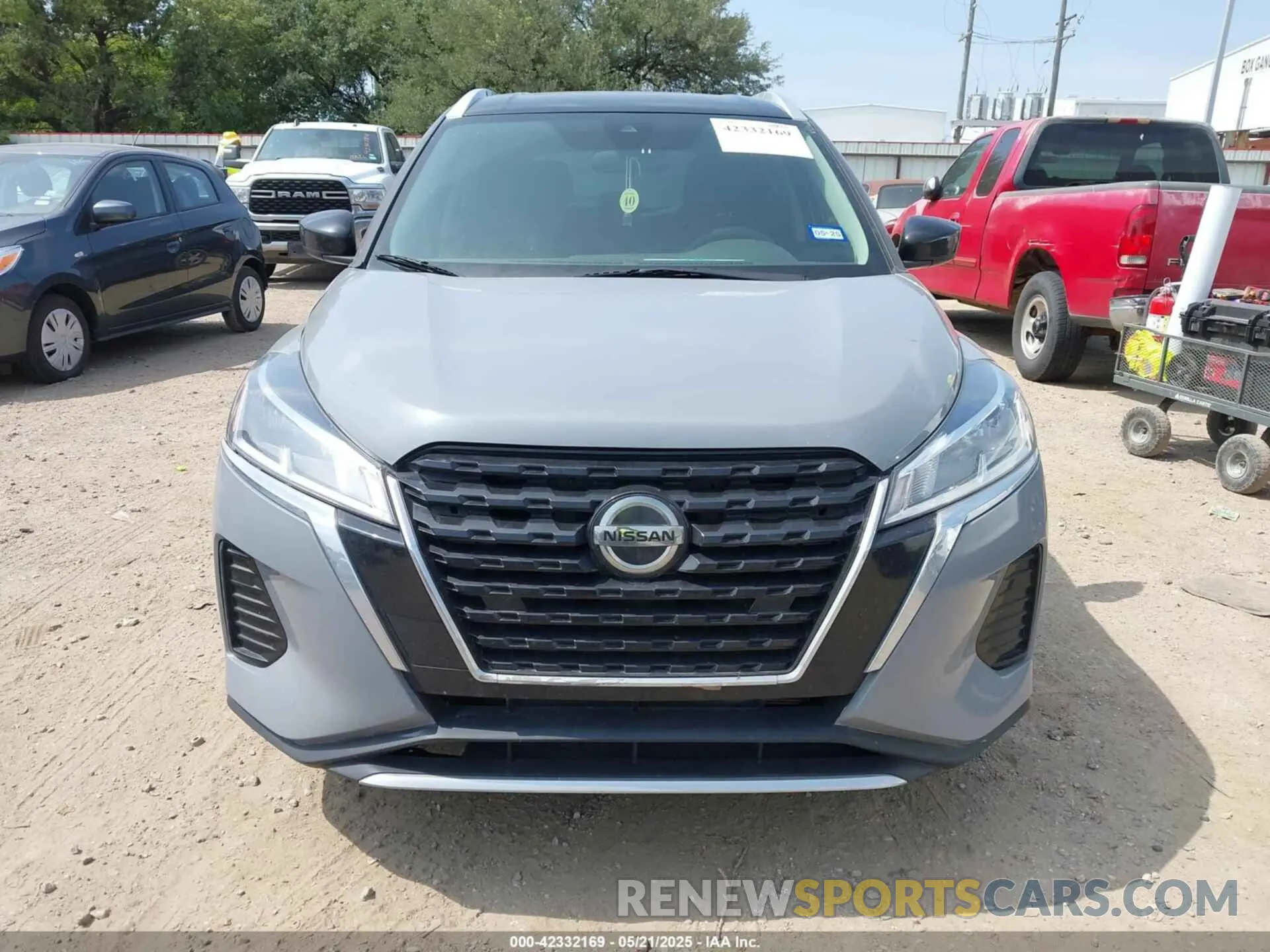 12 Photograph of a damaged car 3N1CP5CV3ML486389 NISSAN KICKS 2021