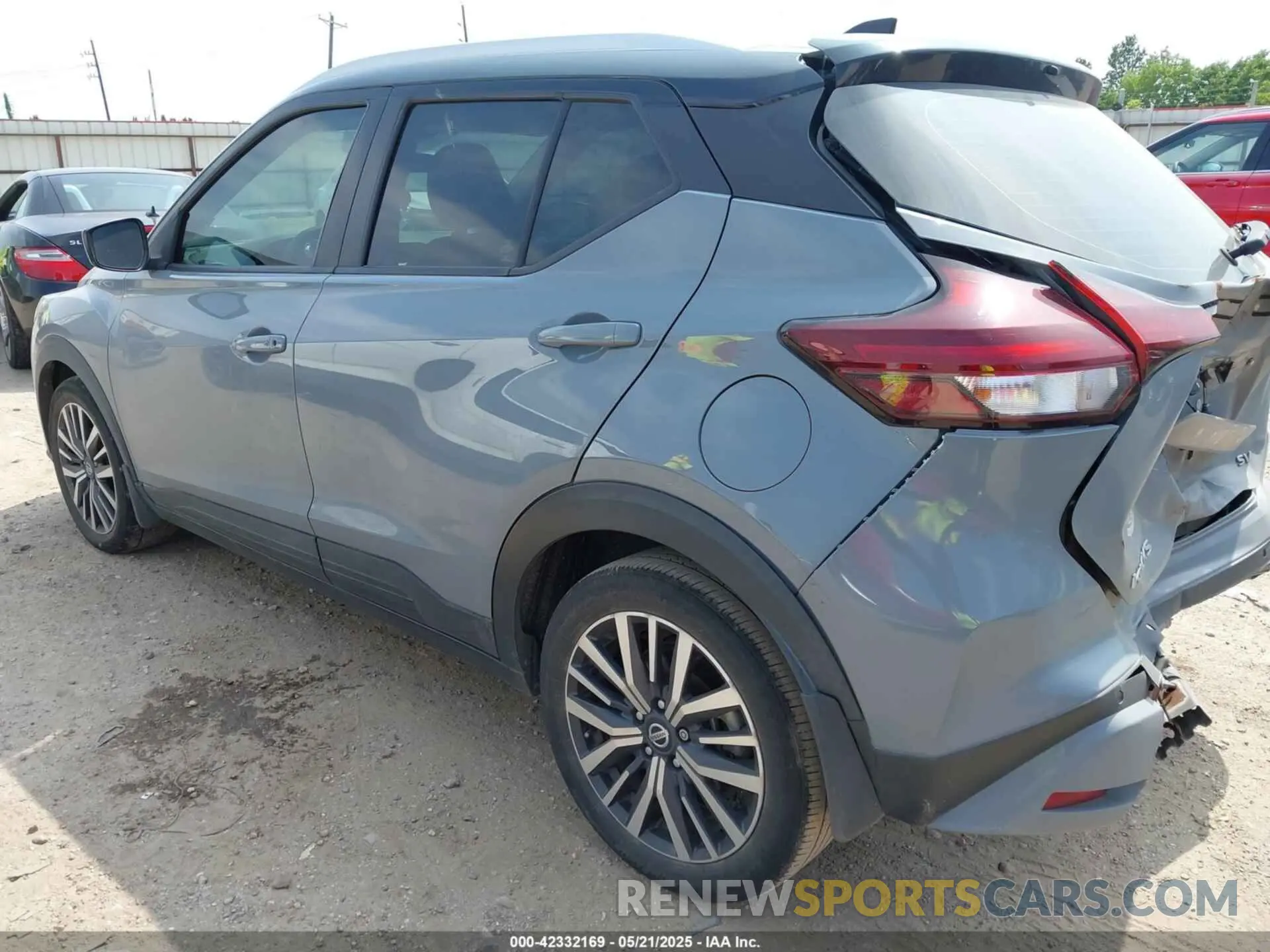 3 Photograph of a damaged car 3N1CP5CV3ML486389 NISSAN KICKS 2021