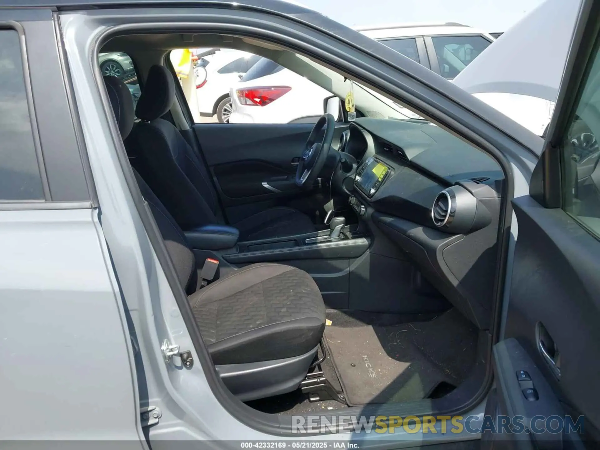 5 Photograph of a damaged car 3N1CP5CV3ML486389 NISSAN KICKS 2021