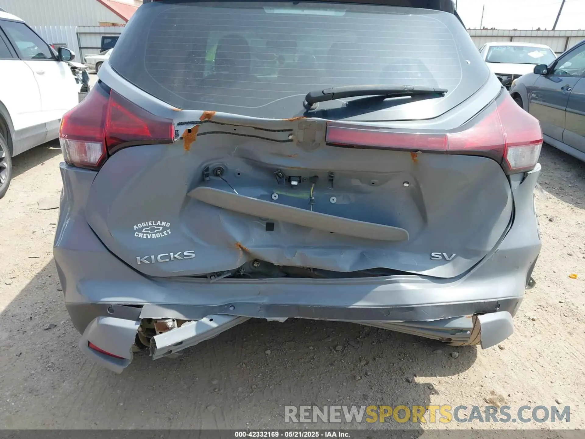 6 Photograph of a damaged car 3N1CP5CV3ML486389 NISSAN KICKS 2021