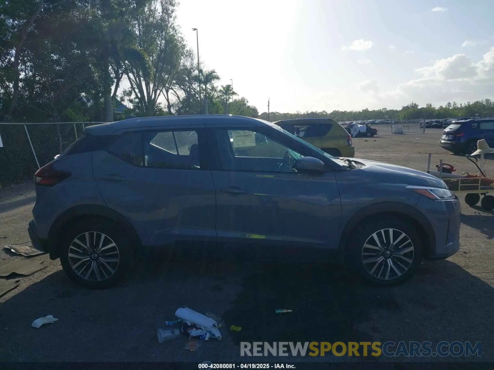 13 Photograph of a damaged car 3N1CP5CV3ML515440 NISSAN KICKS 2021