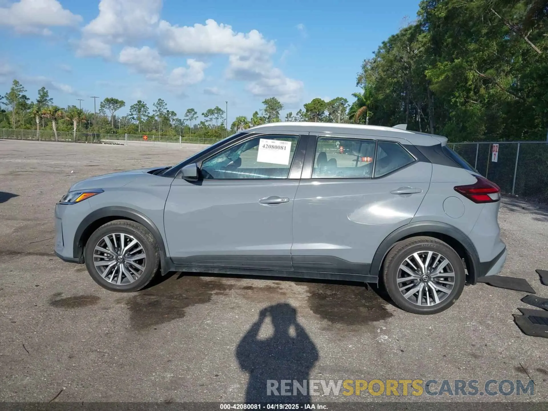 14 Photograph of a damaged car 3N1CP5CV3ML515440 NISSAN KICKS 2021