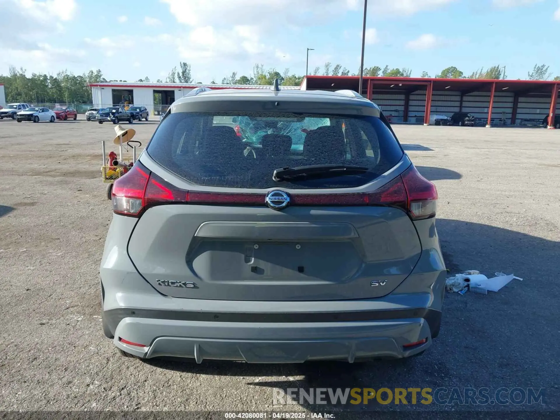 16 Photograph of a damaged car 3N1CP5CV3ML515440 NISSAN KICKS 2021