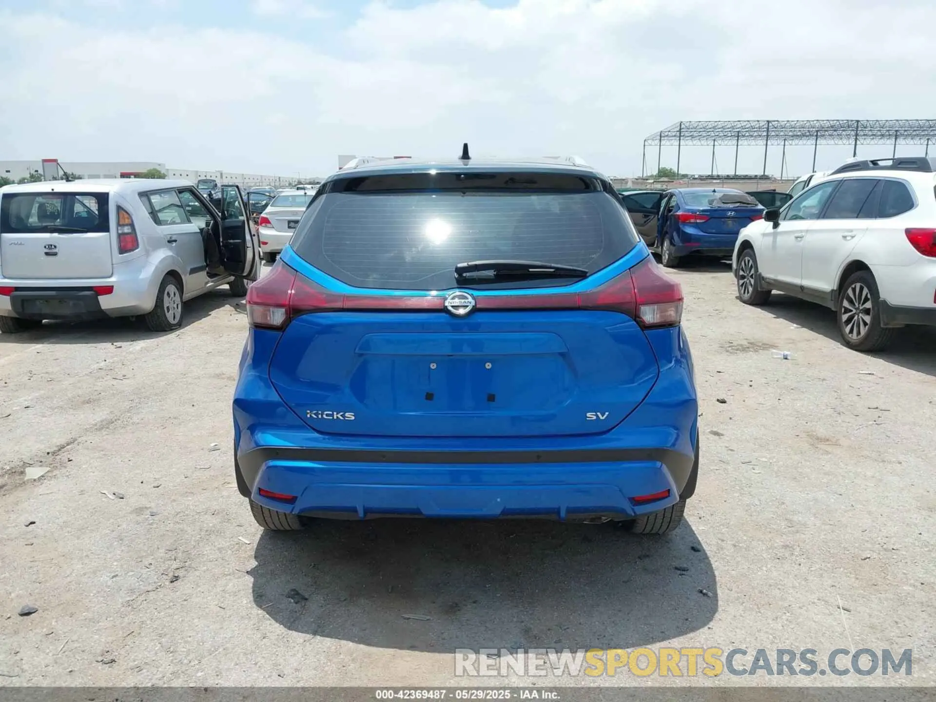 15 Photograph of a damaged car 3N1CP5CV3ML551578 NISSAN KICKS 2021