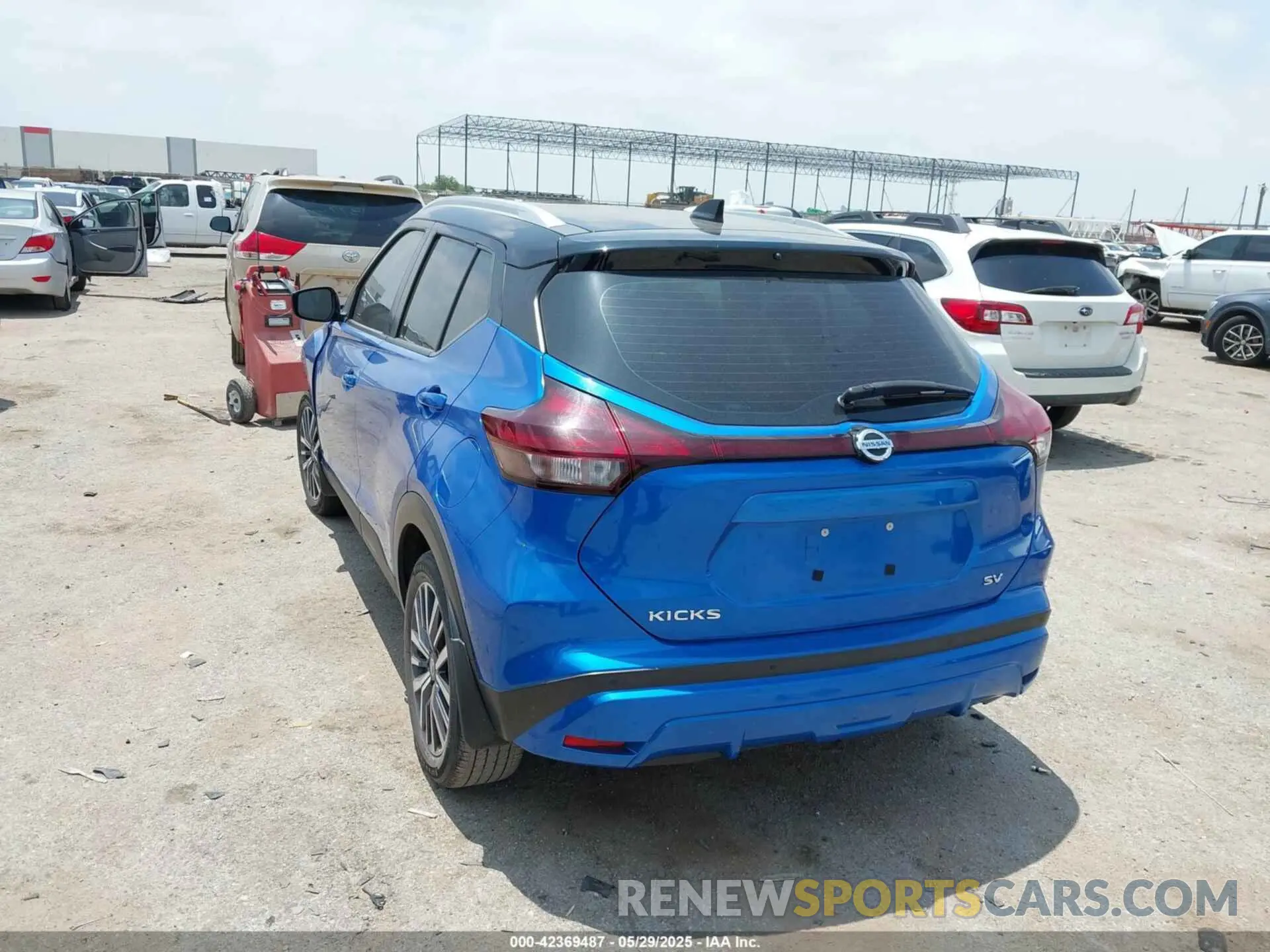 3 Photograph of a damaged car 3N1CP5CV3ML551578 NISSAN KICKS 2021