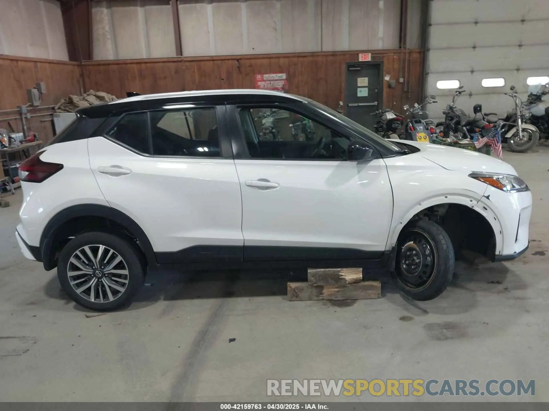 12 Photograph of a damaged car 3N1CP5CV3ML555372 NISSAN KICKS 2021