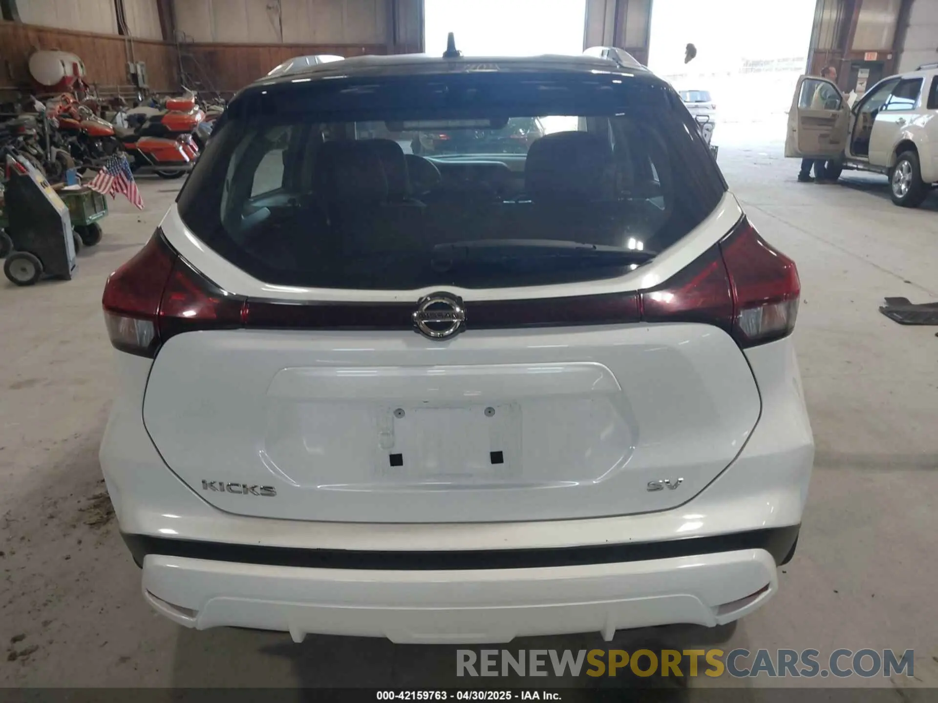15 Photograph of a damaged car 3N1CP5CV3ML555372 NISSAN KICKS 2021