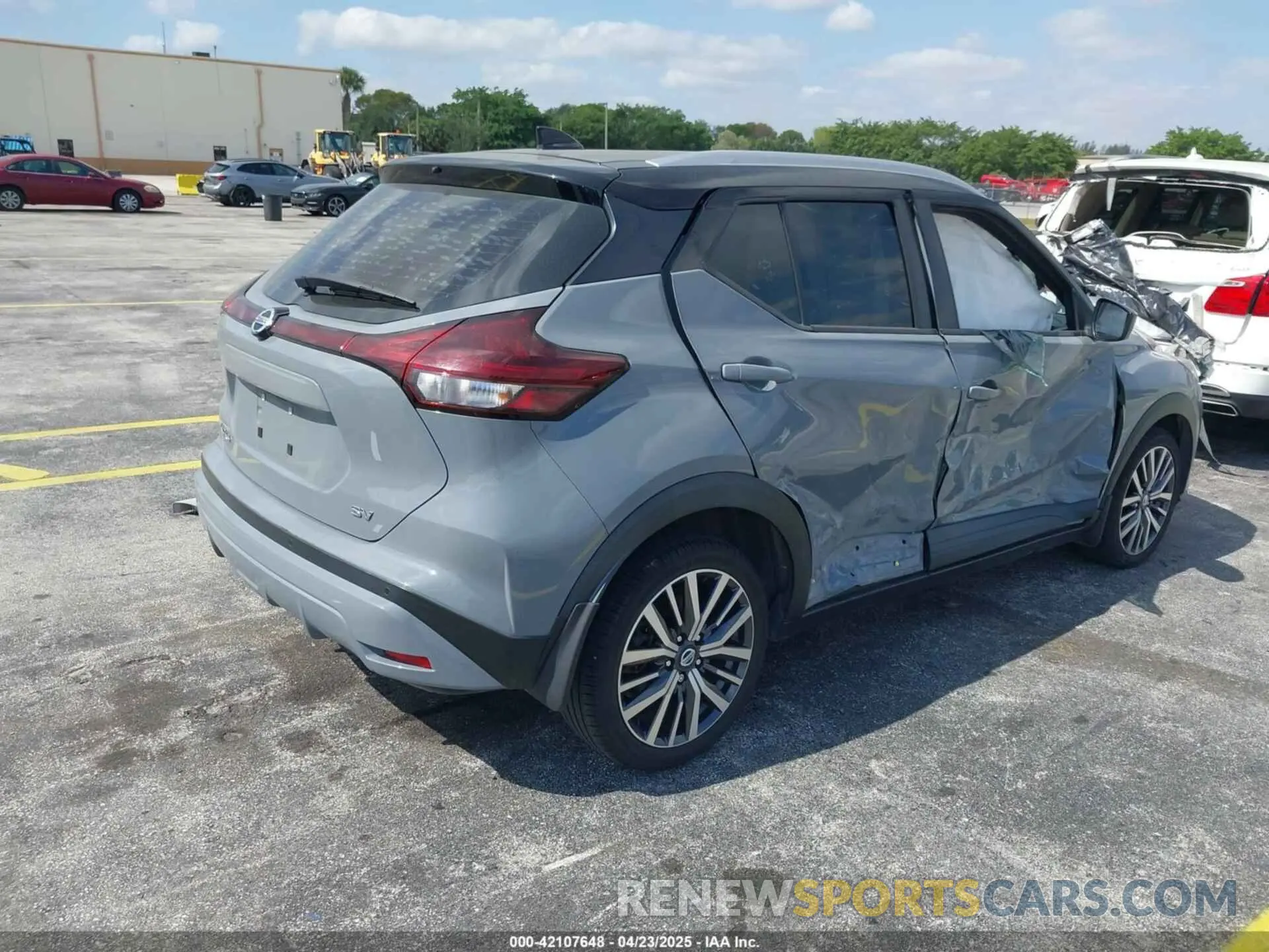 4 Photograph of a damaged car 3N1CP5CV4ML488135 NISSAN KICKS 2021