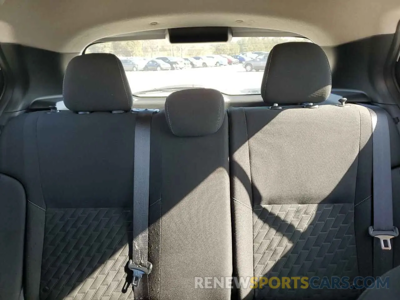 10 Photograph of a damaged car 3N1CP5CV4ML493965 NISSAN KICKS 2021