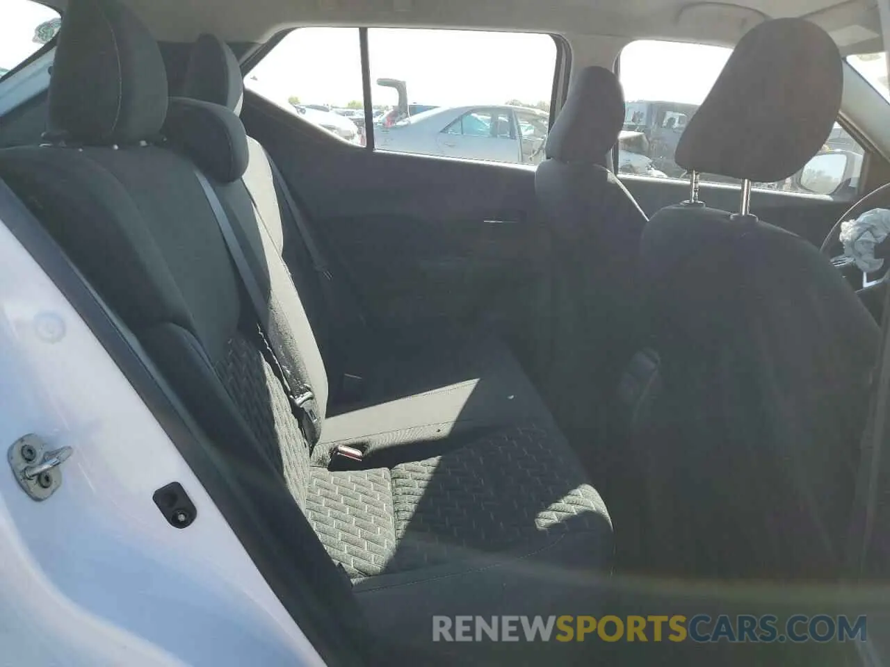 12 Photograph of a damaged car 3N1CP5CV4ML493965 NISSAN KICKS 2021