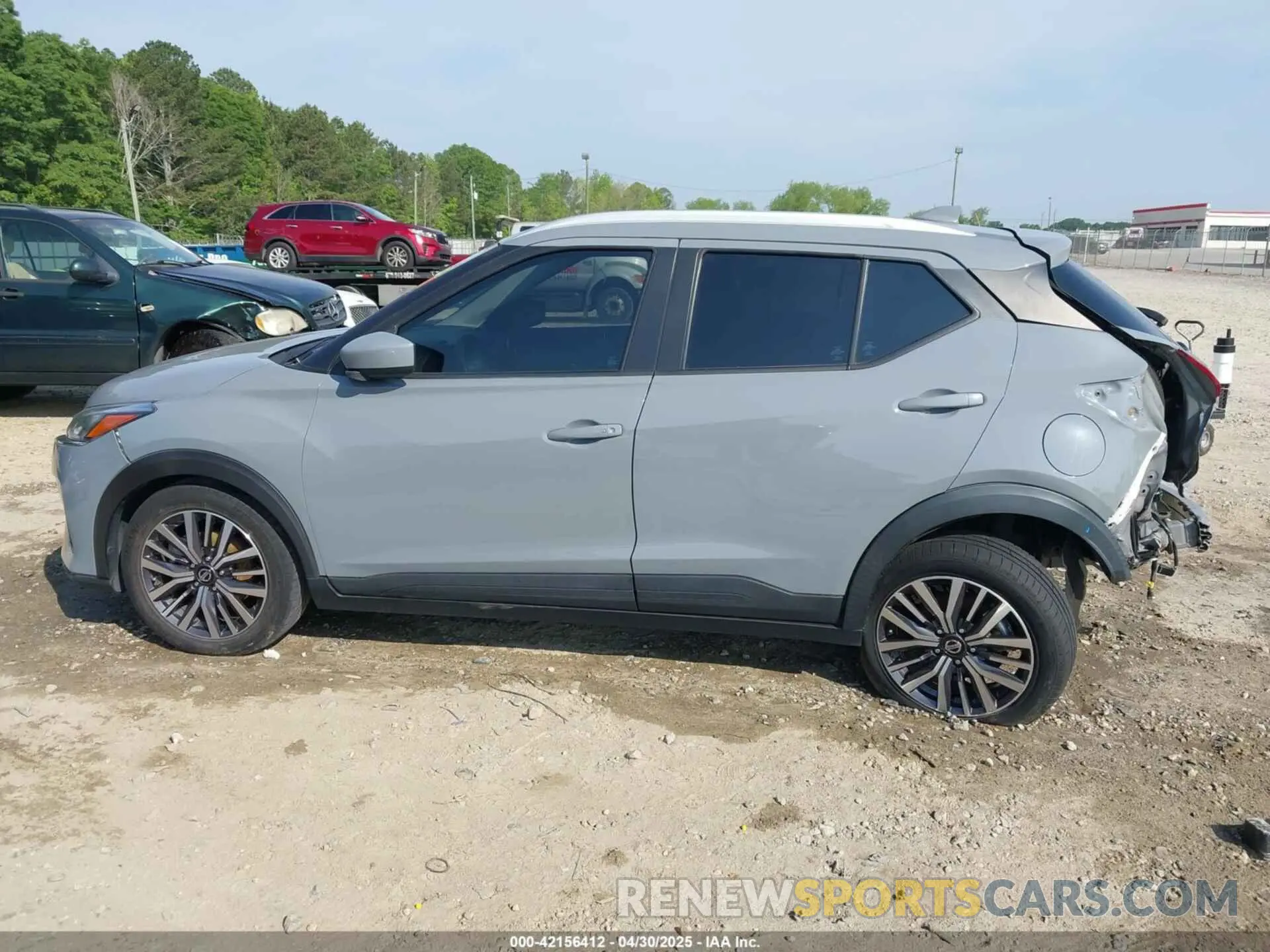 15 Photograph of a damaged car 3N1CP5CV4ML498227 NISSAN KICKS 2021