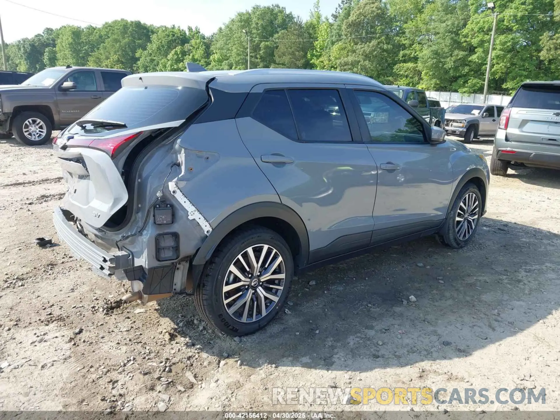 4 Photograph of a damaged car 3N1CP5CV4ML498227 NISSAN KICKS 2021