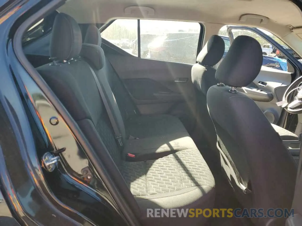 11 Photograph of a damaged car 3N1CP5CV4ML526124 NISSAN KICKS 2021