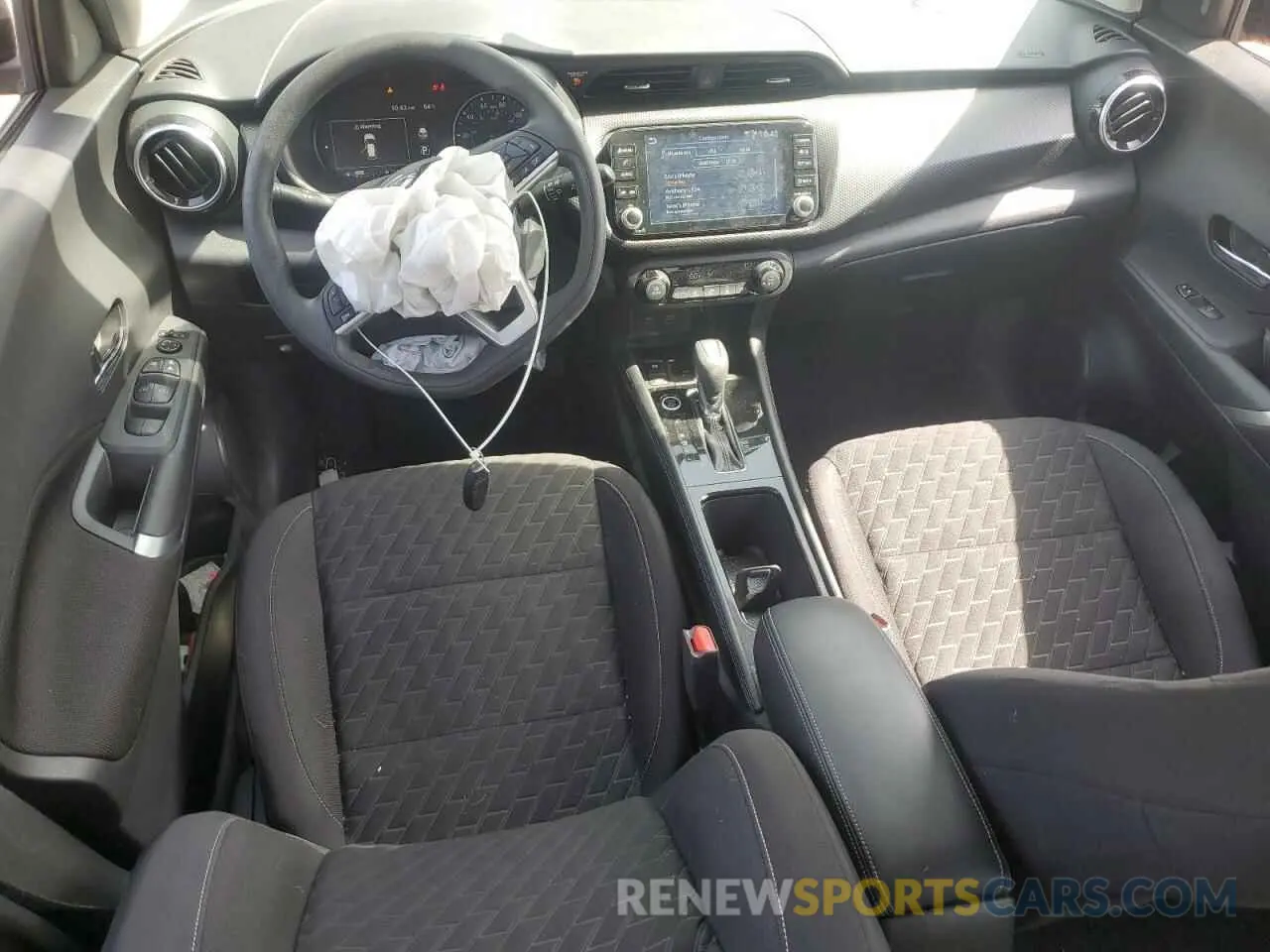 8 Photograph of a damaged car 3N1CP5CV4ML547541 NISSAN KICKS 2021