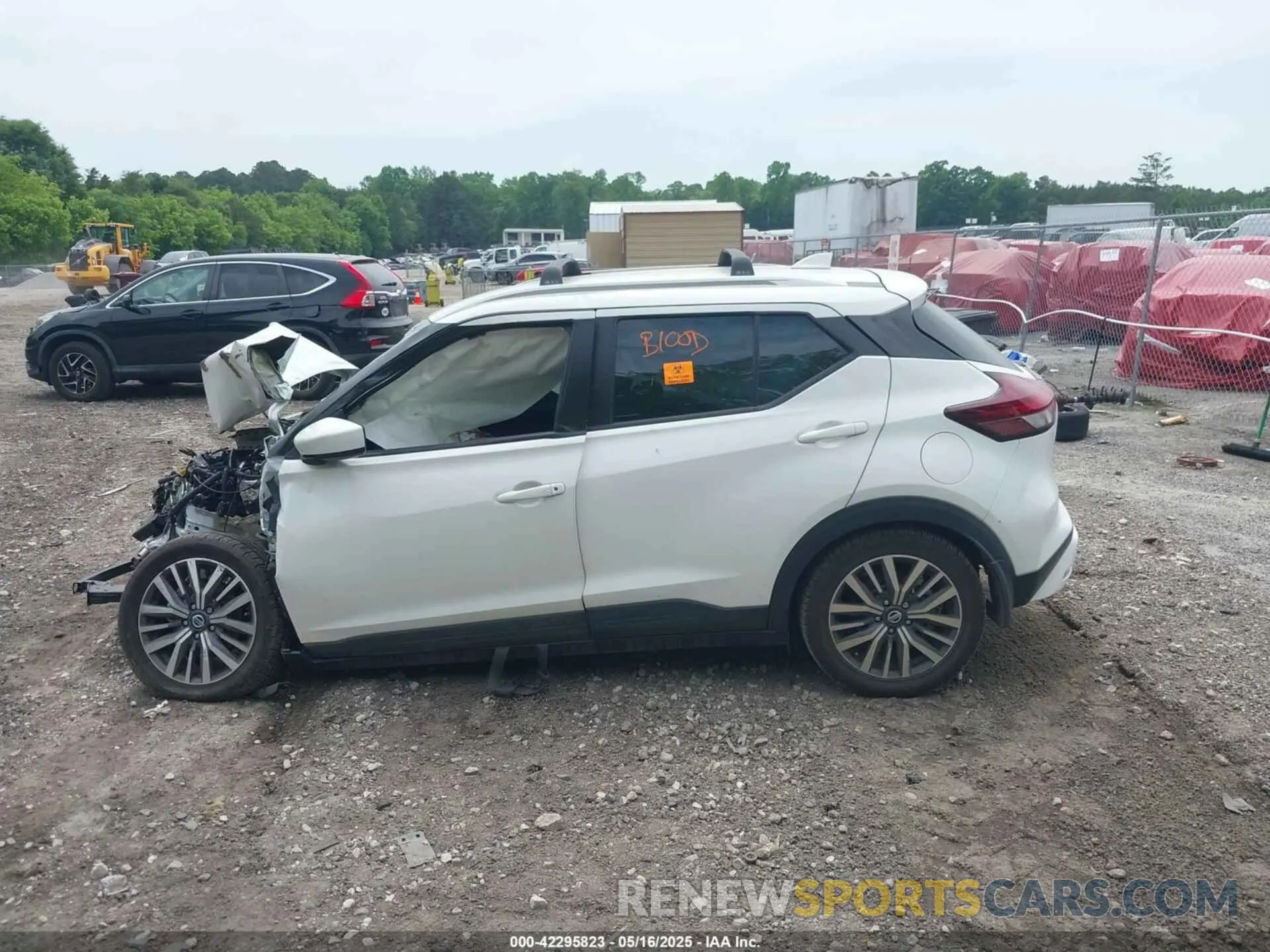 14 Photograph of a damaged car 3N1CP5CV4ML557339 NISSAN KICKS 2021