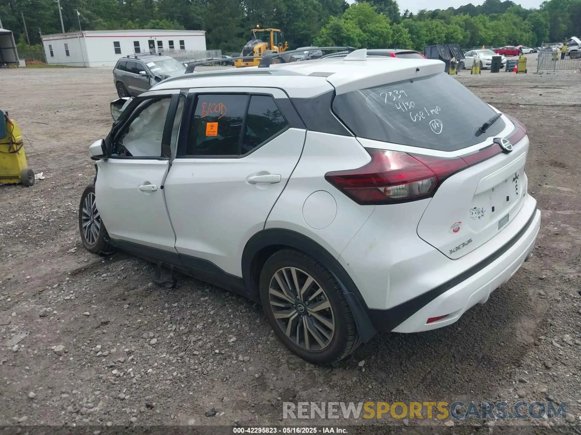 3 Photograph of a damaged car 3N1CP5CV4ML557339 NISSAN KICKS 2021