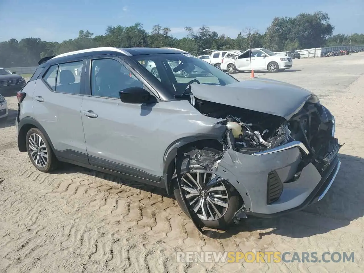 4 Photograph of a damaged car 3N1CP5CV4ML560158 NISSAN KICKS 2021