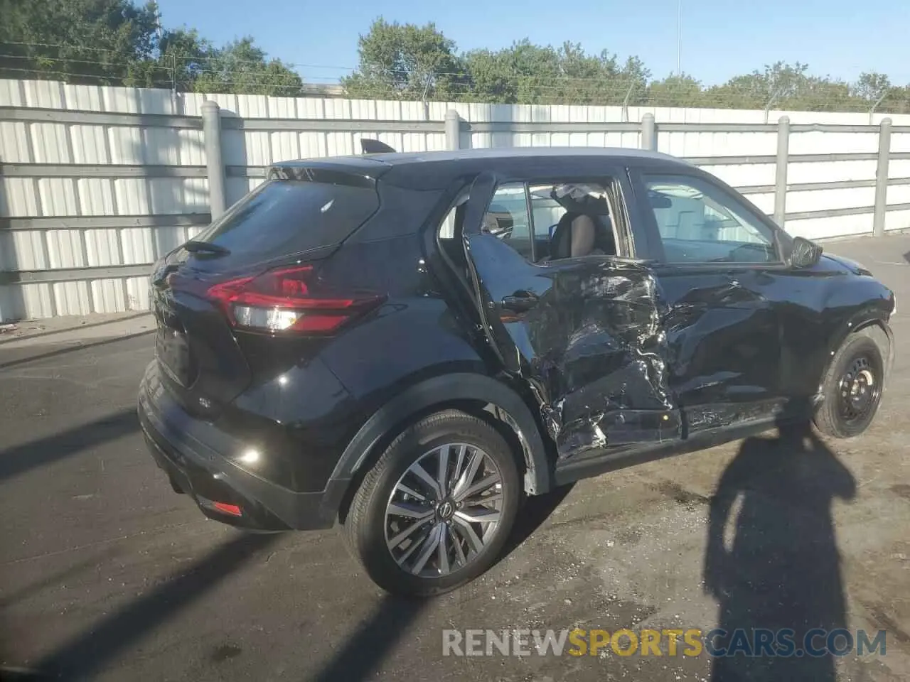 3 Photograph of a damaged car 3N1CP5CV5ML468606 NISSAN KICKS 2021