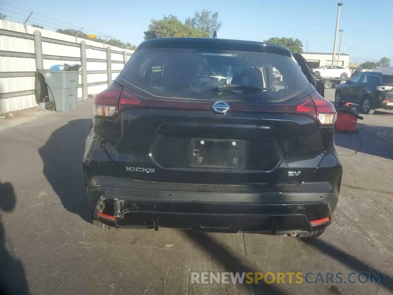 6 Photograph of a damaged car 3N1CP5CV5ML468606 NISSAN KICKS 2021