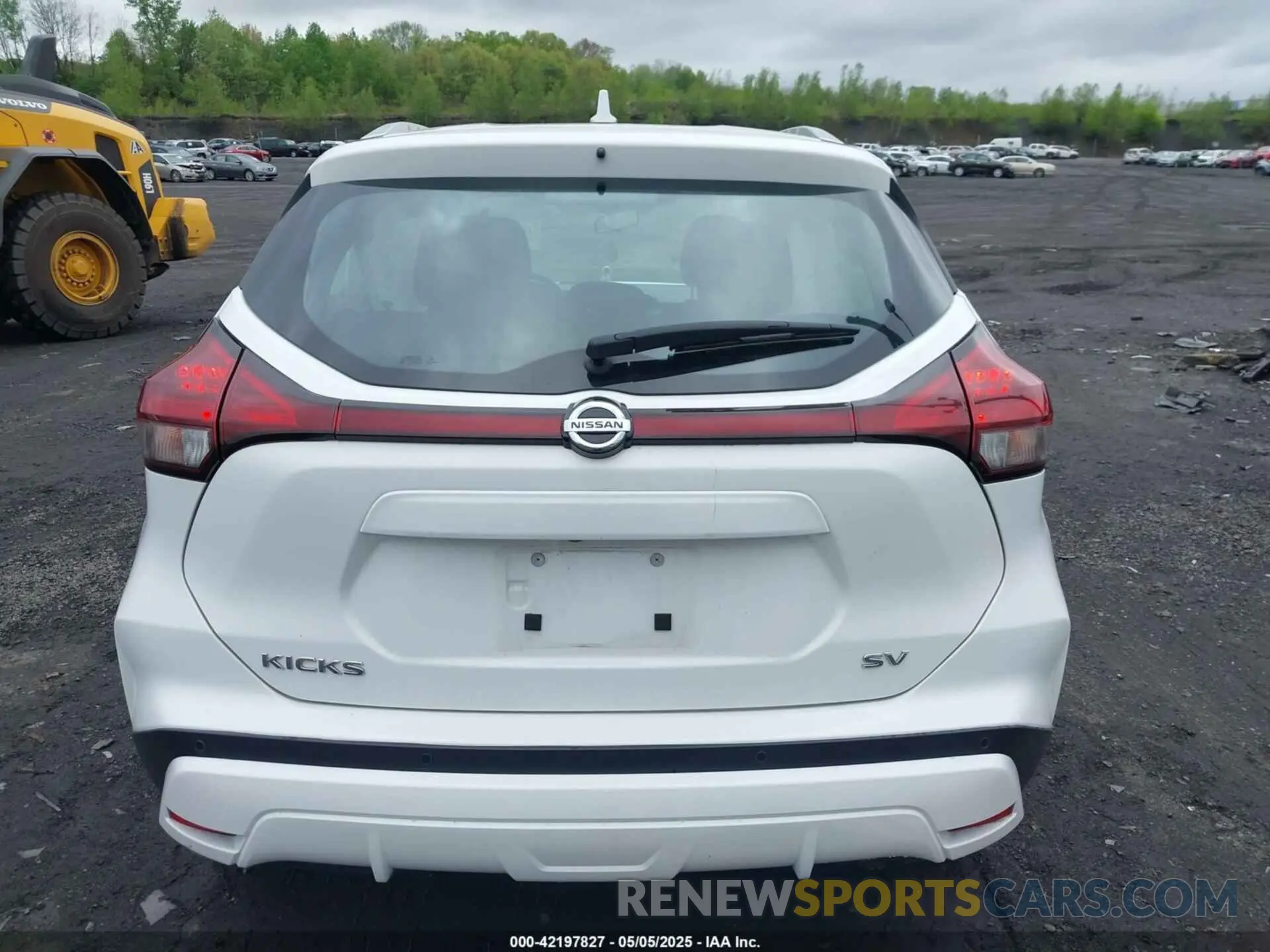 16 Photograph of a damaged car 3N1CP5CV5ML480609 NISSAN KICKS 2021