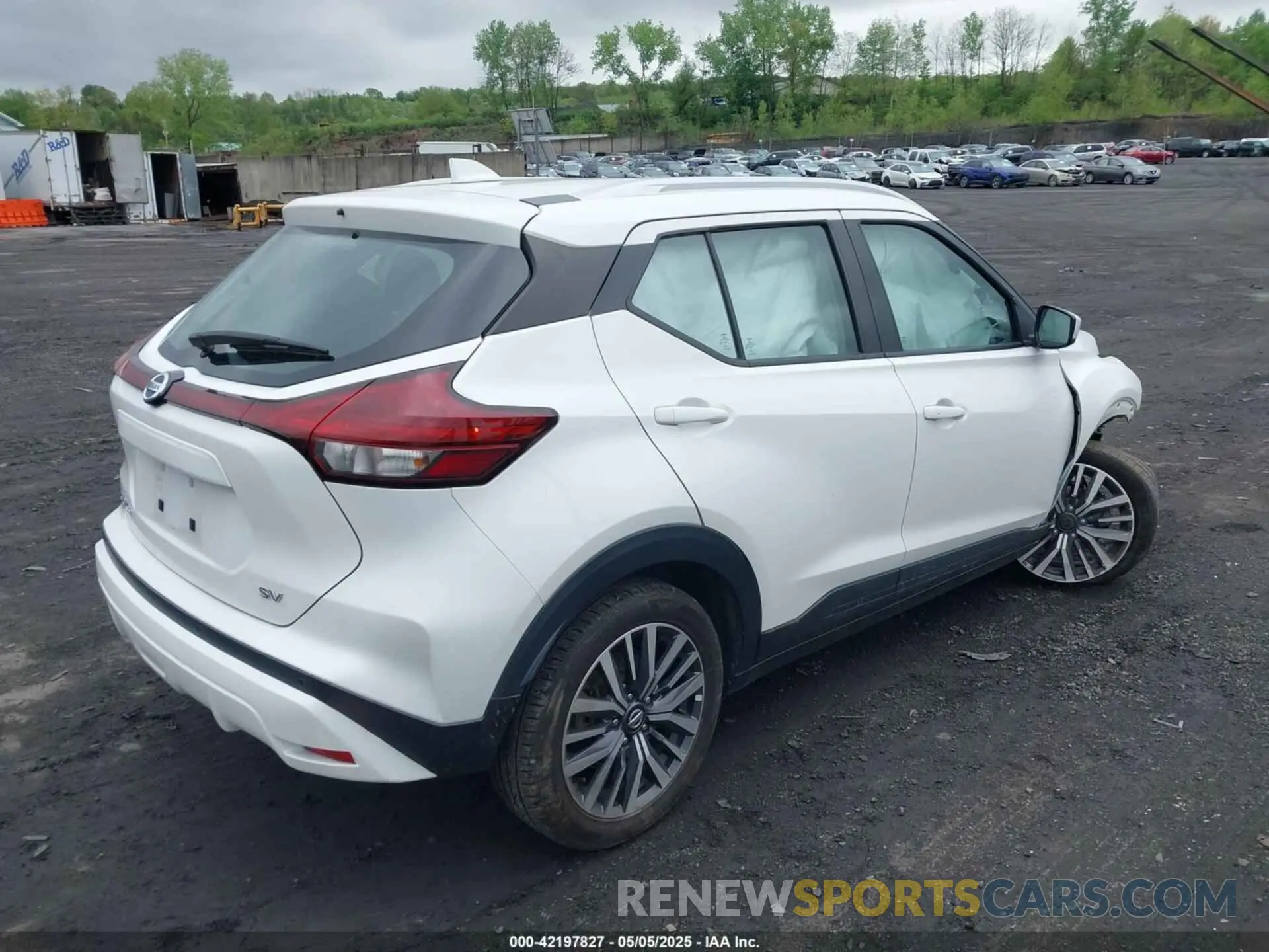 4 Photograph of a damaged car 3N1CP5CV5ML480609 NISSAN KICKS 2021