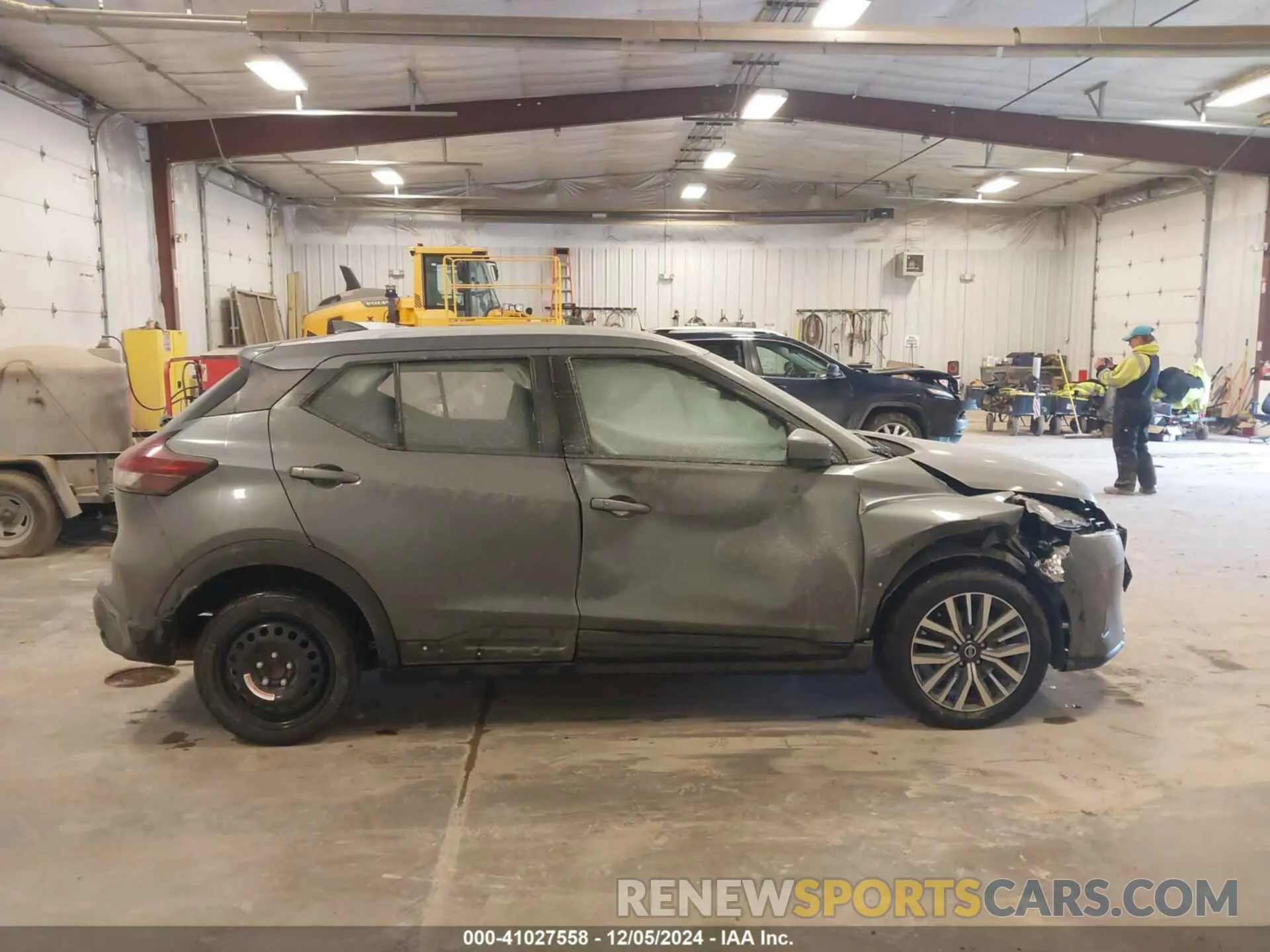 13 Photograph of a damaged car 3N1CP5CV5ML487236 NISSAN KICKS 2021