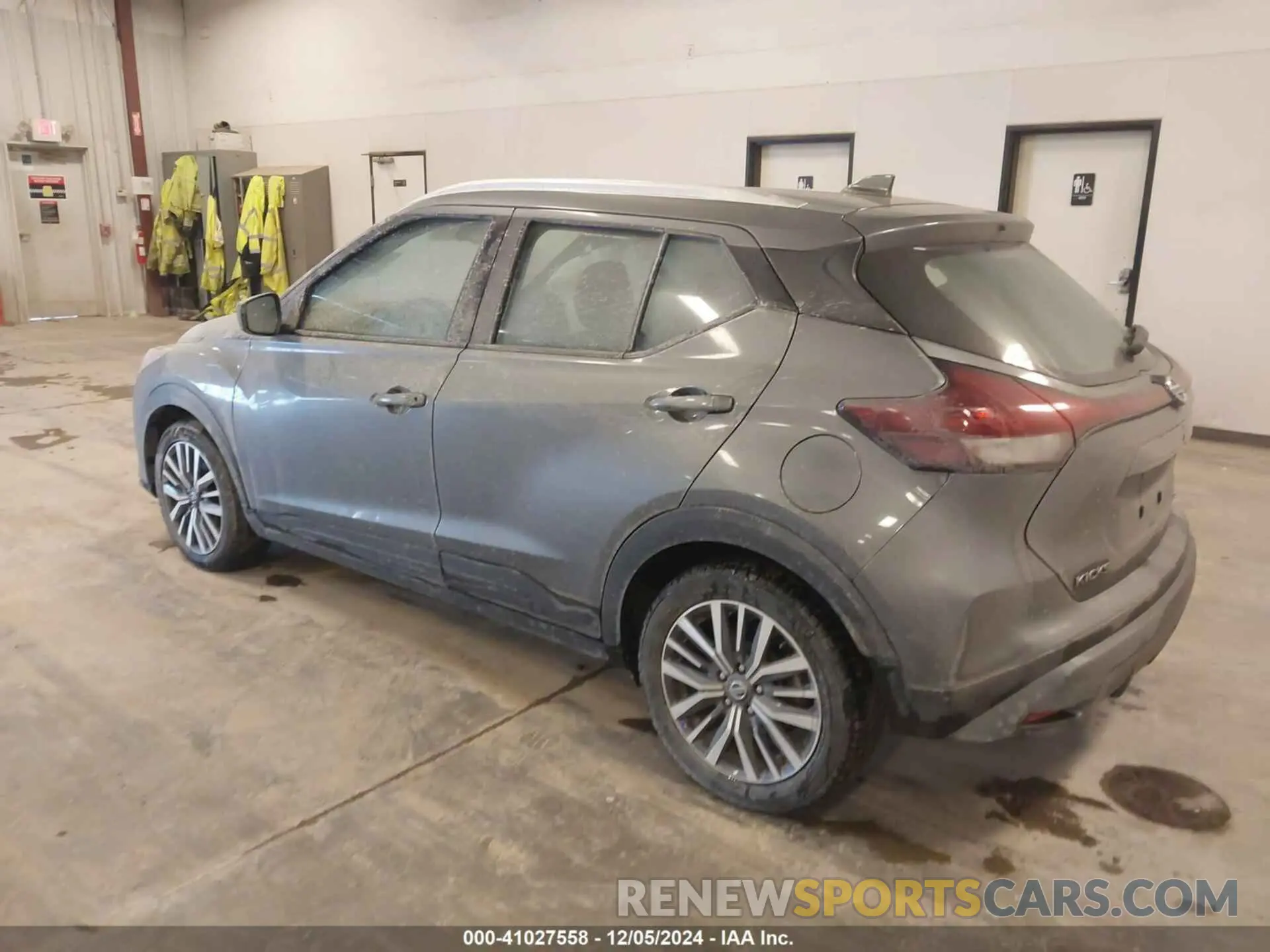 3 Photograph of a damaged car 3N1CP5CV5ML487236 NISSAN KICKS 2021