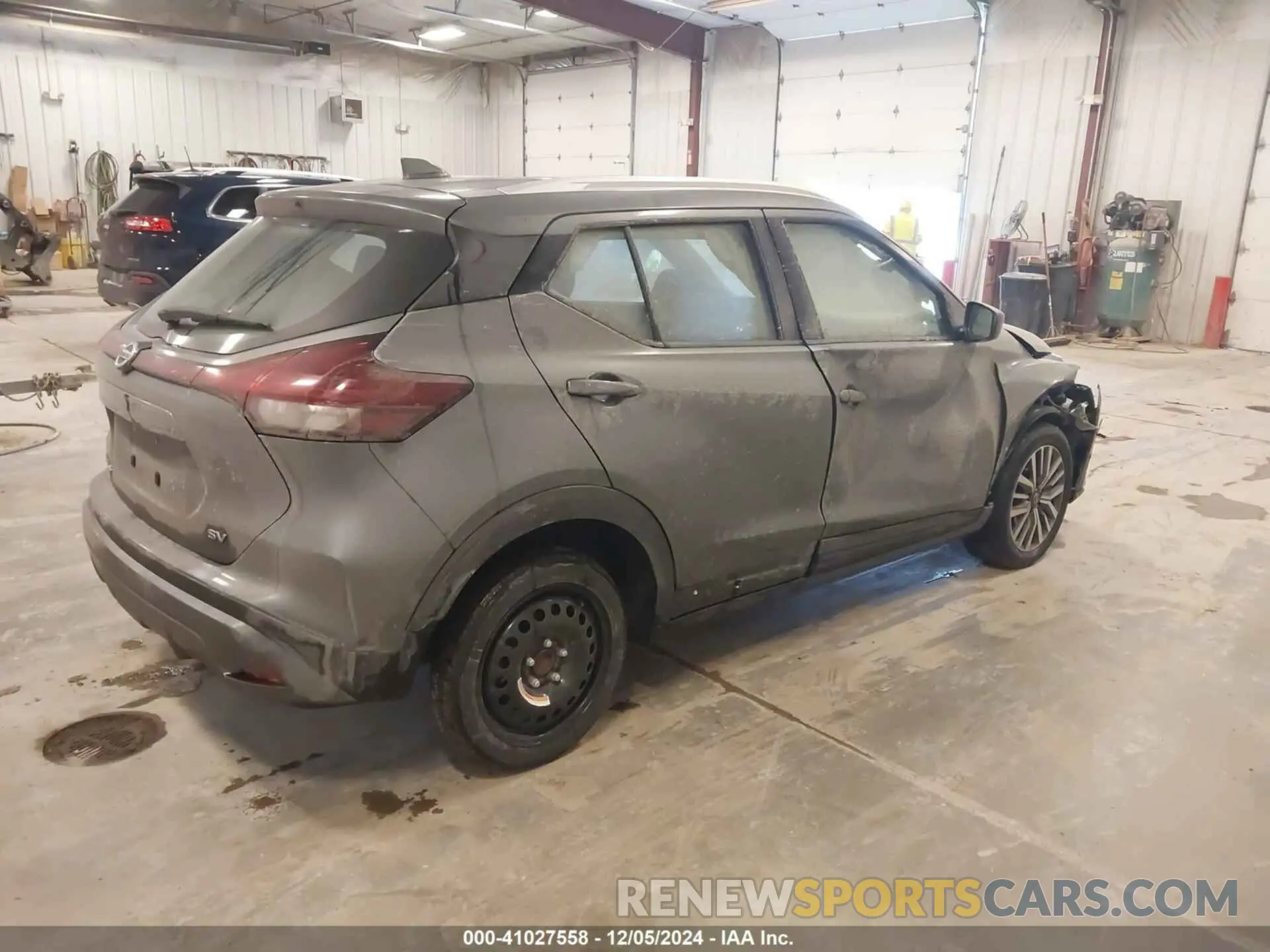 4 Photograph of a damaged car 3N1CP5CV5ML487236 NISSAN KICKS 2021