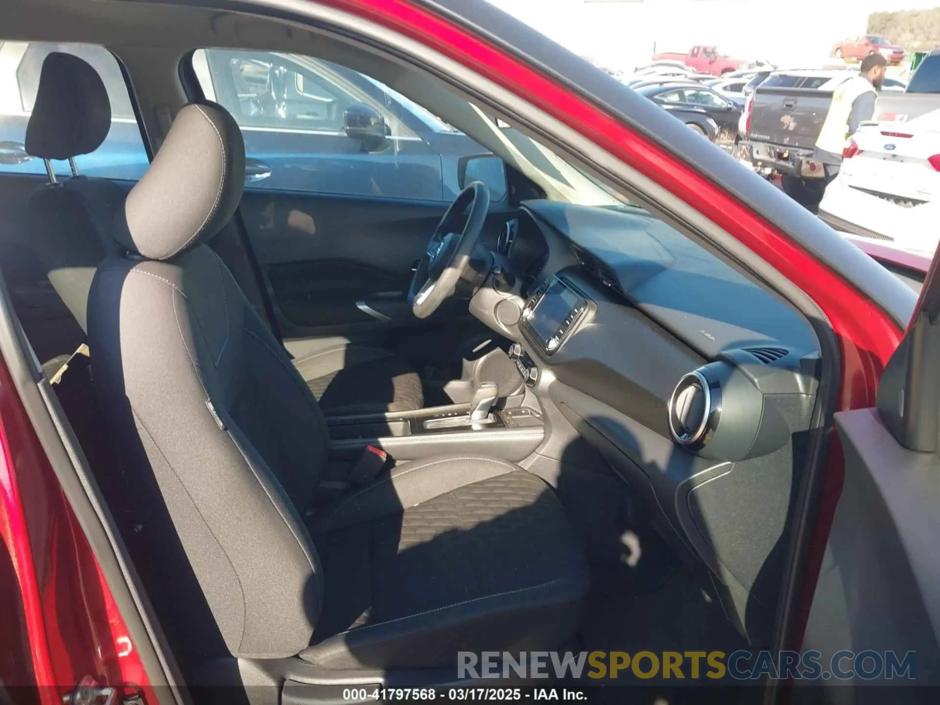 5 Photograph of a damaged car 3N1CP5CV5ML487768 NISSAN KICKS 2021