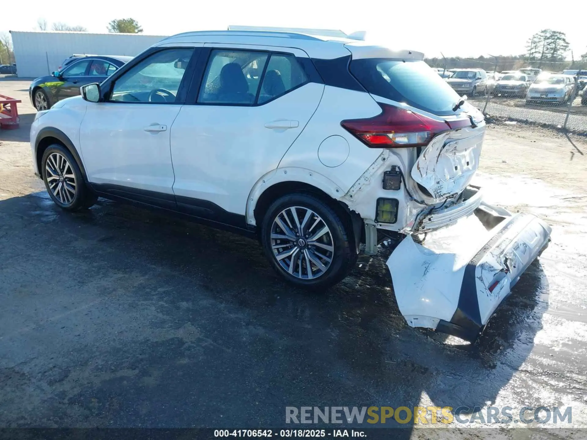 3 Photograph of a damaged car 3N1CP5CV5ML489794 NISSAN KICKS 2021