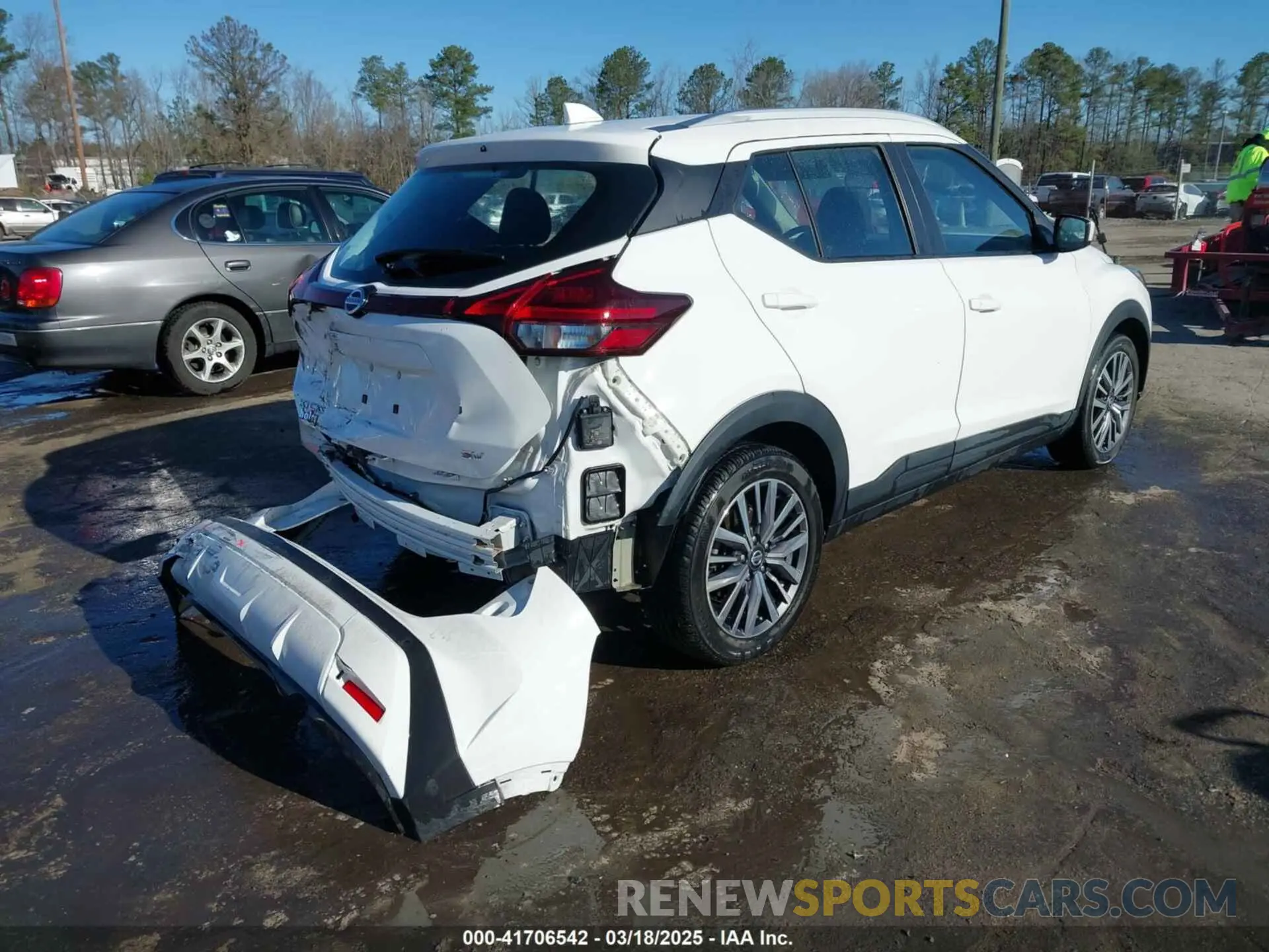 4 Photograph of a damaged car 3N1CP5CV5ML489794 NISSAN KICKS 2021