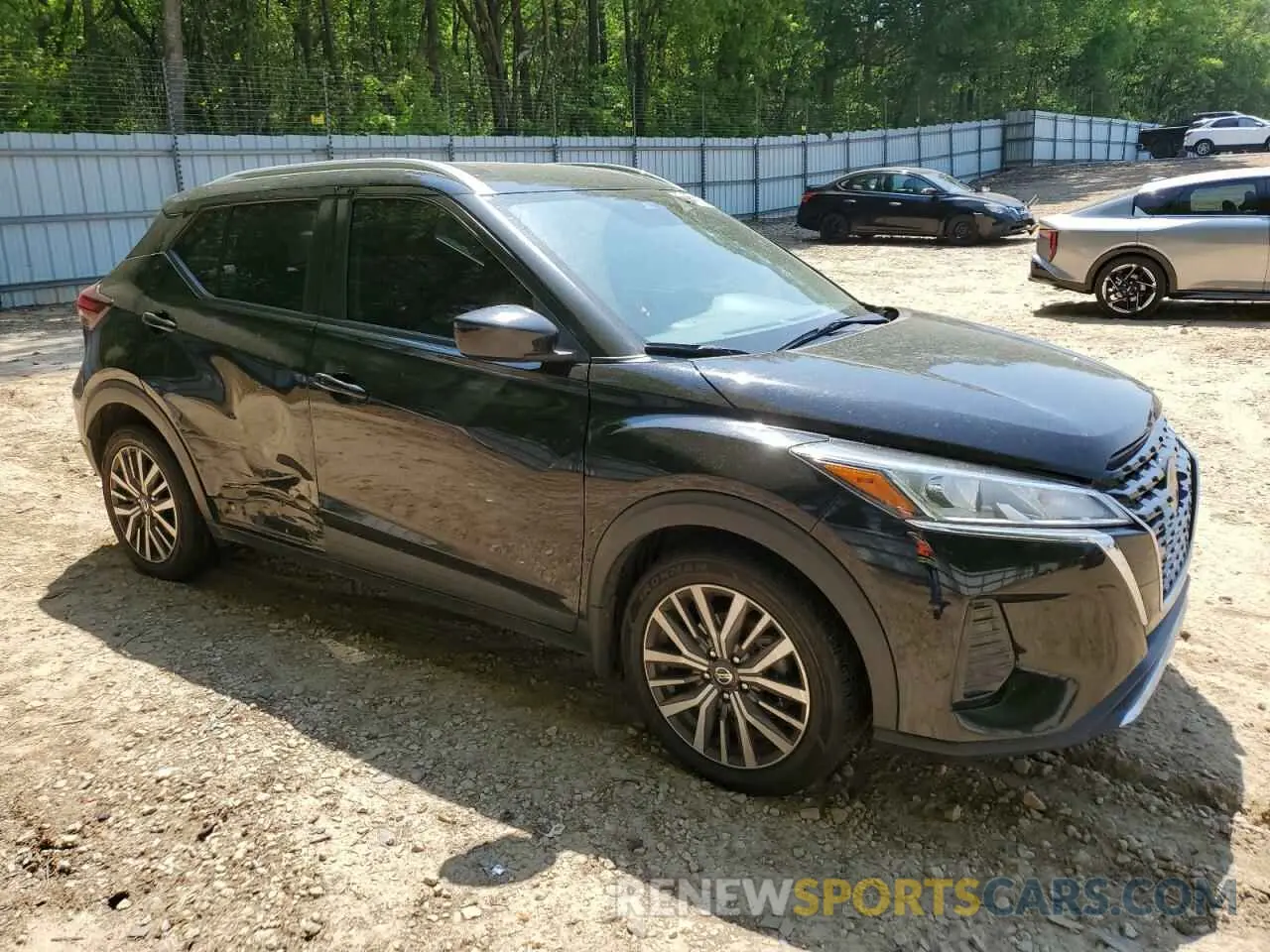 4 Photograph of a damaged car 3N1CP5CV5ML492629 NISSAN KICKS 2021
