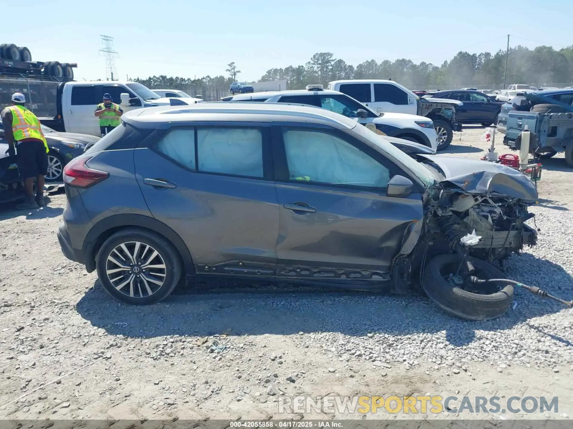 13 Photograph of a damaged car 3N1CP5CV5ML496583 NISSAN KICKS 2021