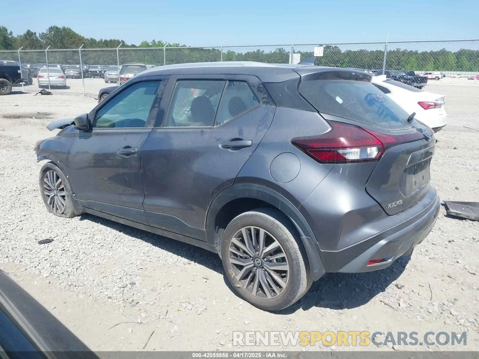 14 Photograph of a damaged car 3N1CP5CV5ML496583 NISSAN KICKS 2021