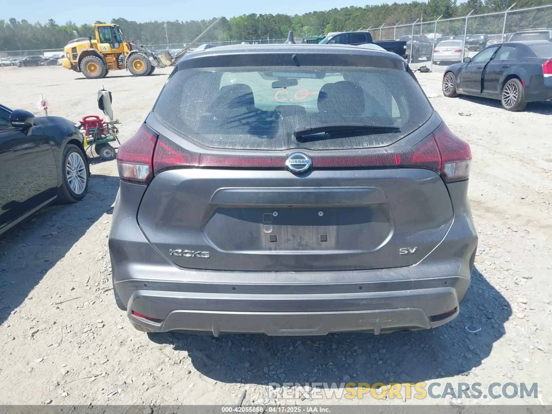 16 Photograph of a damaged car 3N1CP5CV5ML496583 NISSAN KICKS 2021