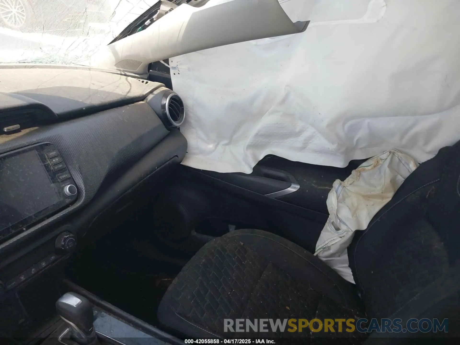 5 Photograph of a damaged car 3N1CP5CV5ML496583 NISSAN KICKS 2021