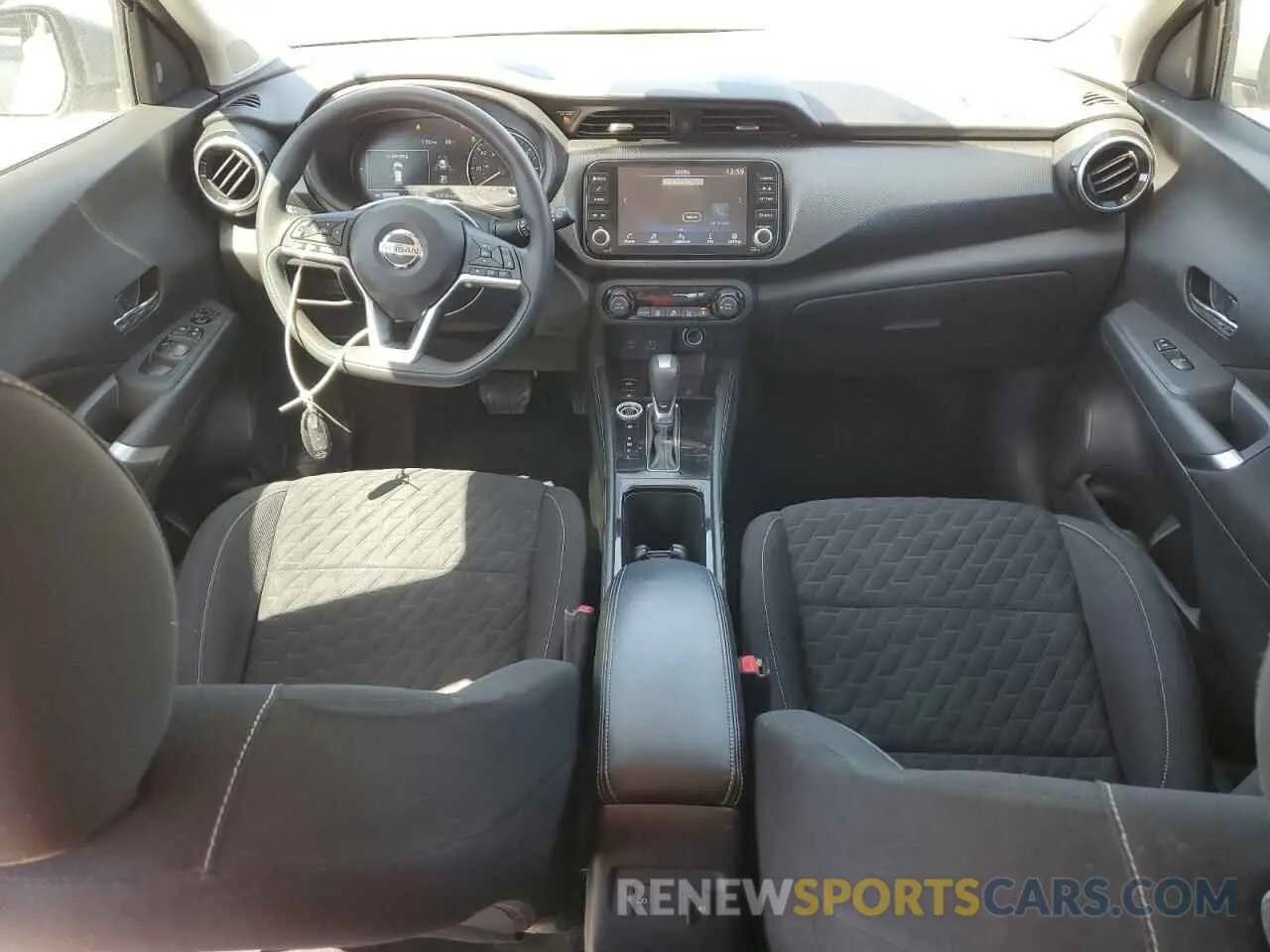 8 Photograph of a damaged car 3N1CP5CV5ML513799 NISSAN KICKS 2021