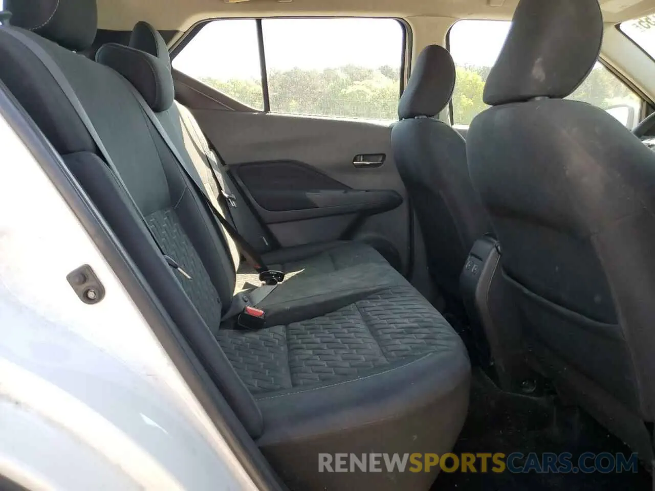 12 Photograph of a damaged car 3N1CP5CV5ML526861 NISSAN KICKS 2021