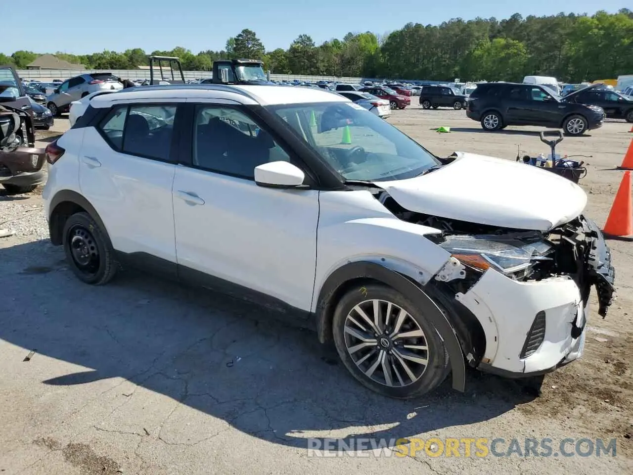 4 Photograph of a damaged car 3N1CP5CV5ML526861 NISSAN KICKS 2021