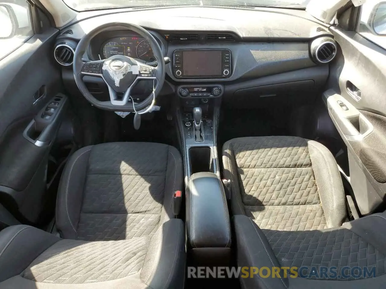 8 Photograph of a damaged car 3N1CP5CV5ML526861 NISSAN KICKS 2021