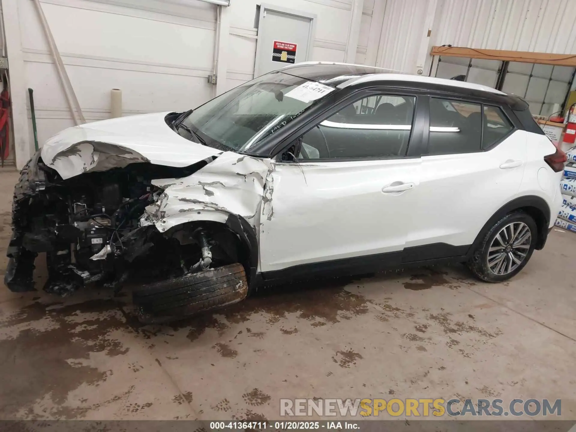 15 Photograph of a damaged car 3N1CP5CV5ML537388 NISSAN KICKS 2021