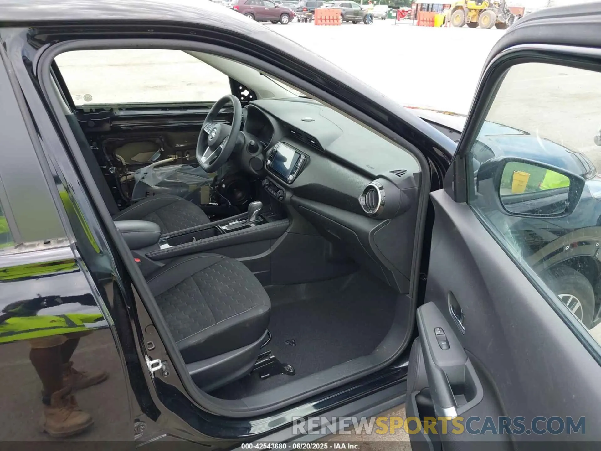 5 Photograph of a damaged car 3N1CP5CV5ML545118 NISSAN KICKS 2021