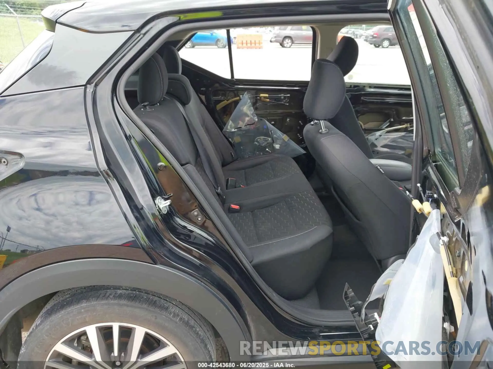 8 Photograph of a damaged car 3N1CP5CV5ML545118 NISSAN KICKS 2021