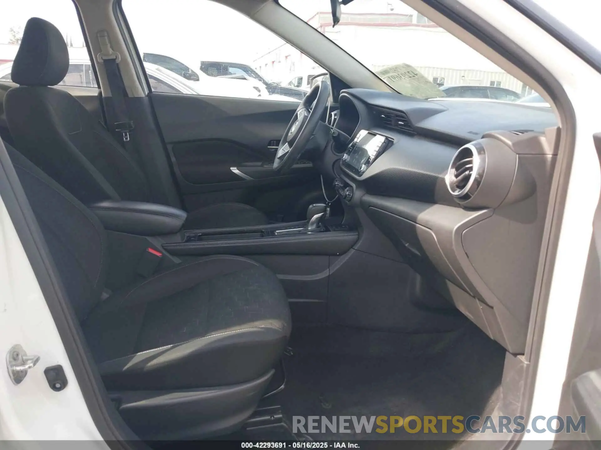 5 Photograph of a damaged car 3N1CP5CV6ML470882 NISSAN KICKS 2021