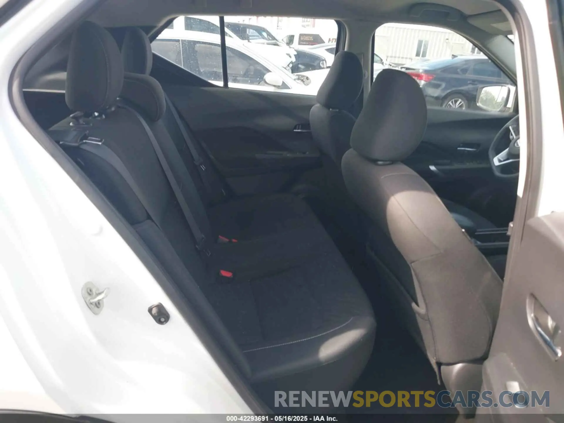 8 Photograph of a damaged car 3N1CP5CV6ML470882 NISSAN KICKS 2021