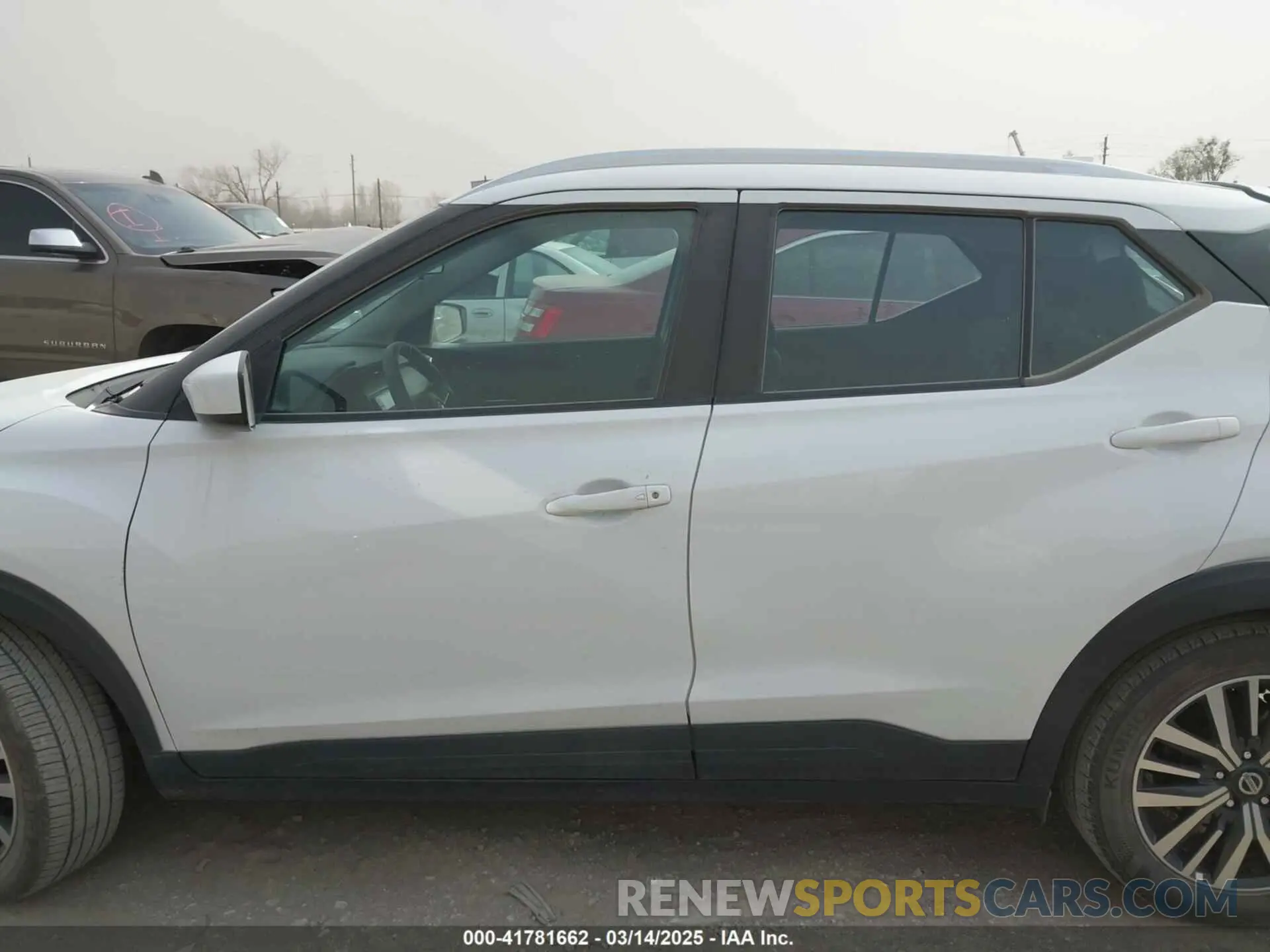 14 Photograph of a damaged car 3N1CP5CV6ML480697 NISSAN KICKS 2021