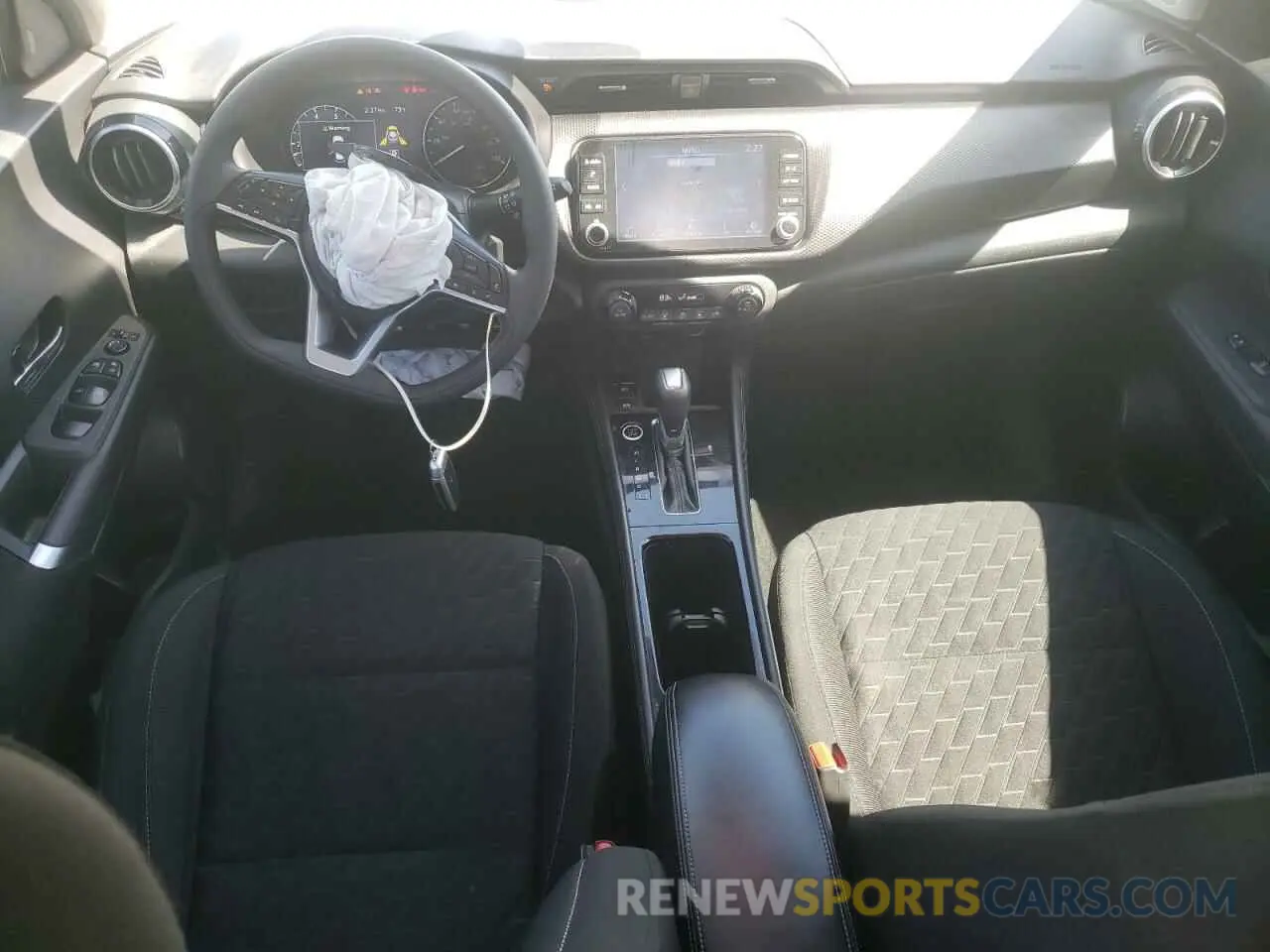 8 Photograph of a damaged car 3N1CP5CV6ML493871 NISSAN KICKS 2021